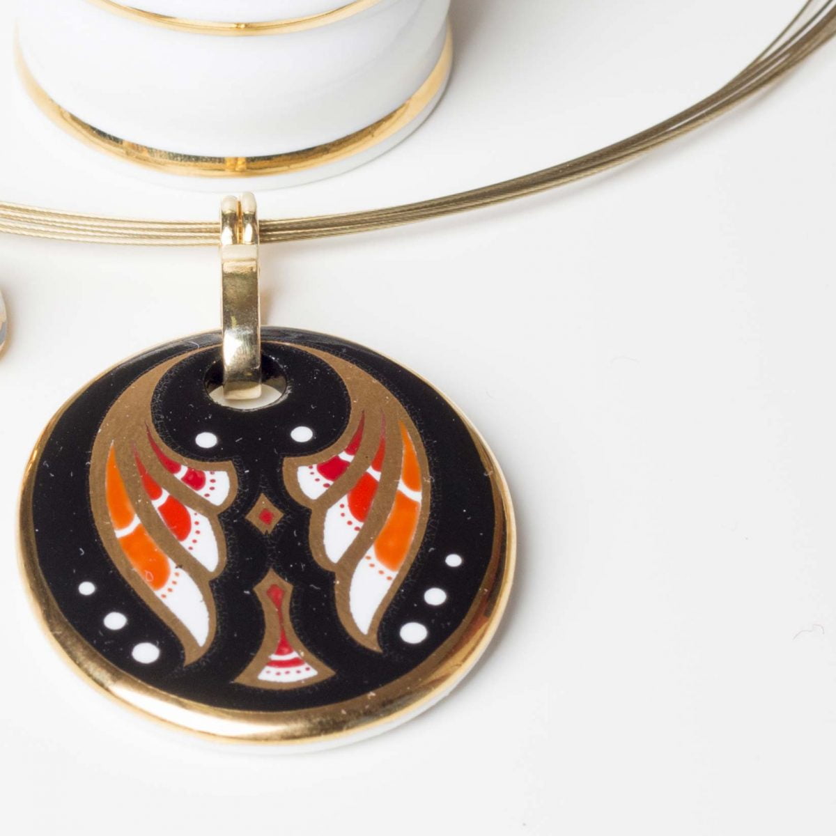 Piros Art deco medál